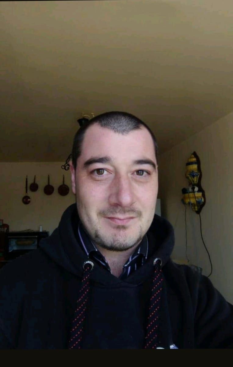 Fayz - Rencontre gay à Le Cerneux-Veusil Profil de Fayz, 28 ans, Rencontre gay à Le Cerneux-Veusil (Berne)
