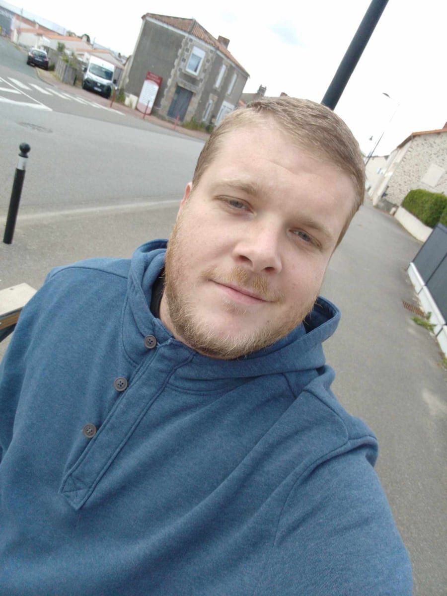Profil de Vetea, 42 ans, Rencontre gay à Noflen BE (Berne)