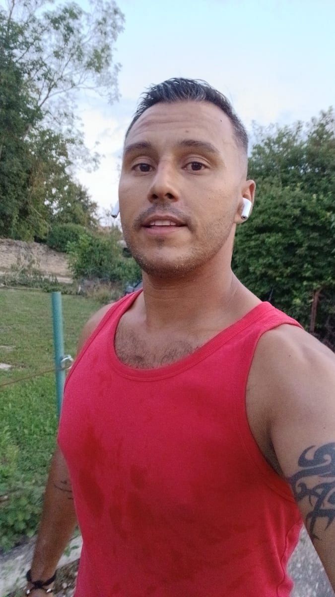 Philémon - Rencontre gay à Wileroltigen Profil de Philémon, 39 ans, Rencontre gay à Wileroltigen (Berne)