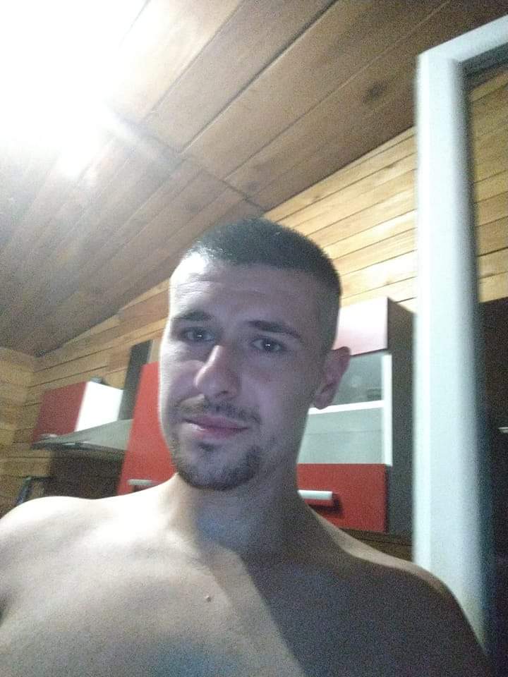 Adib - Rencontre gay à Gümmenen Profil de Adib, 24 ans, Rencontre gay à Gümmenen (Berne)