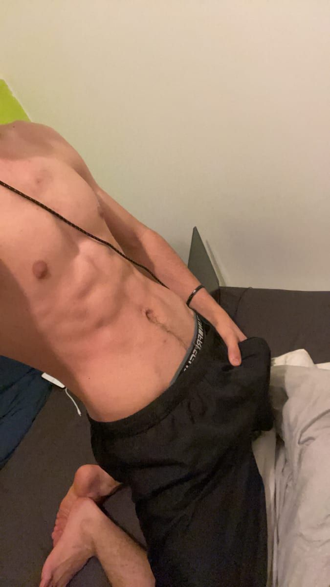 Onésime - Rencontre gay à Corgémont Profil de Onésime, 33 ans, Rencontre gay à Corgémont (Berne)