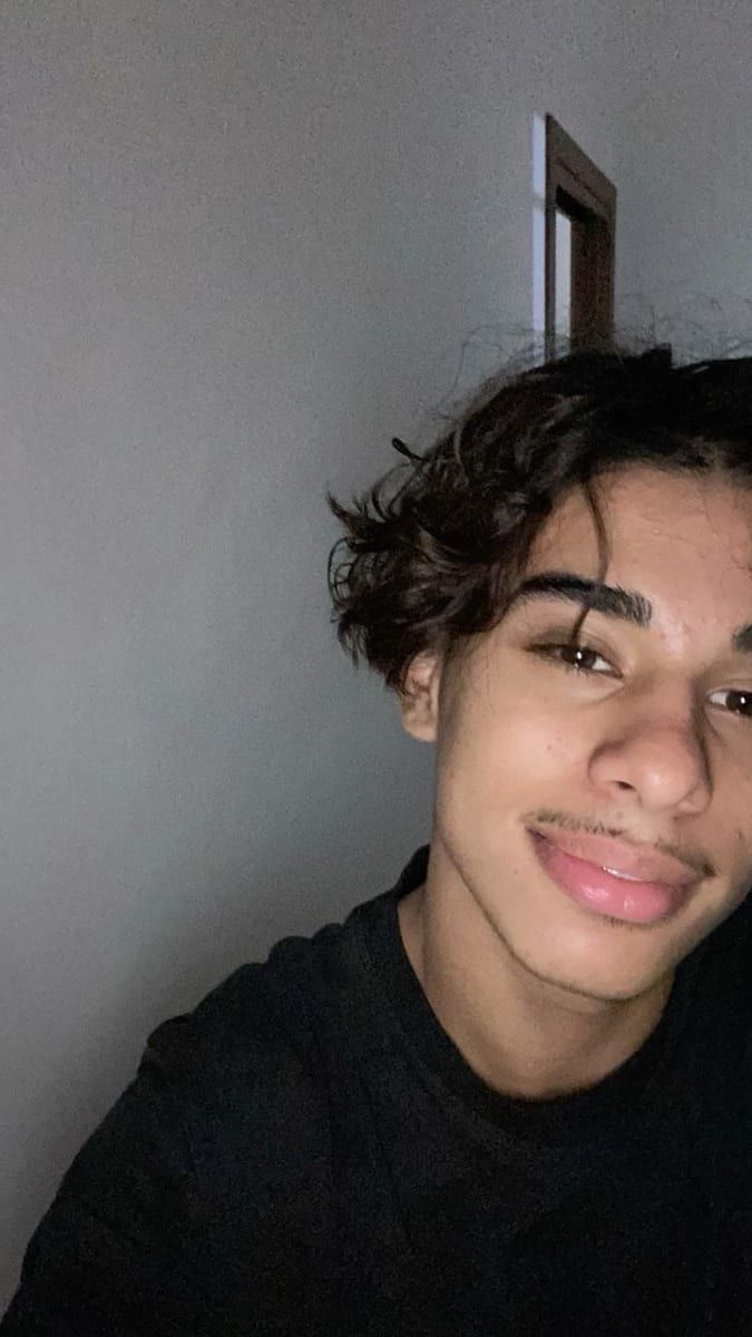 Lyssandre - Rencontre gay à Büren zum Hof Profil de Lyssandre, 25 ans, Rencontre gay à Büren zum Hof (Berne)