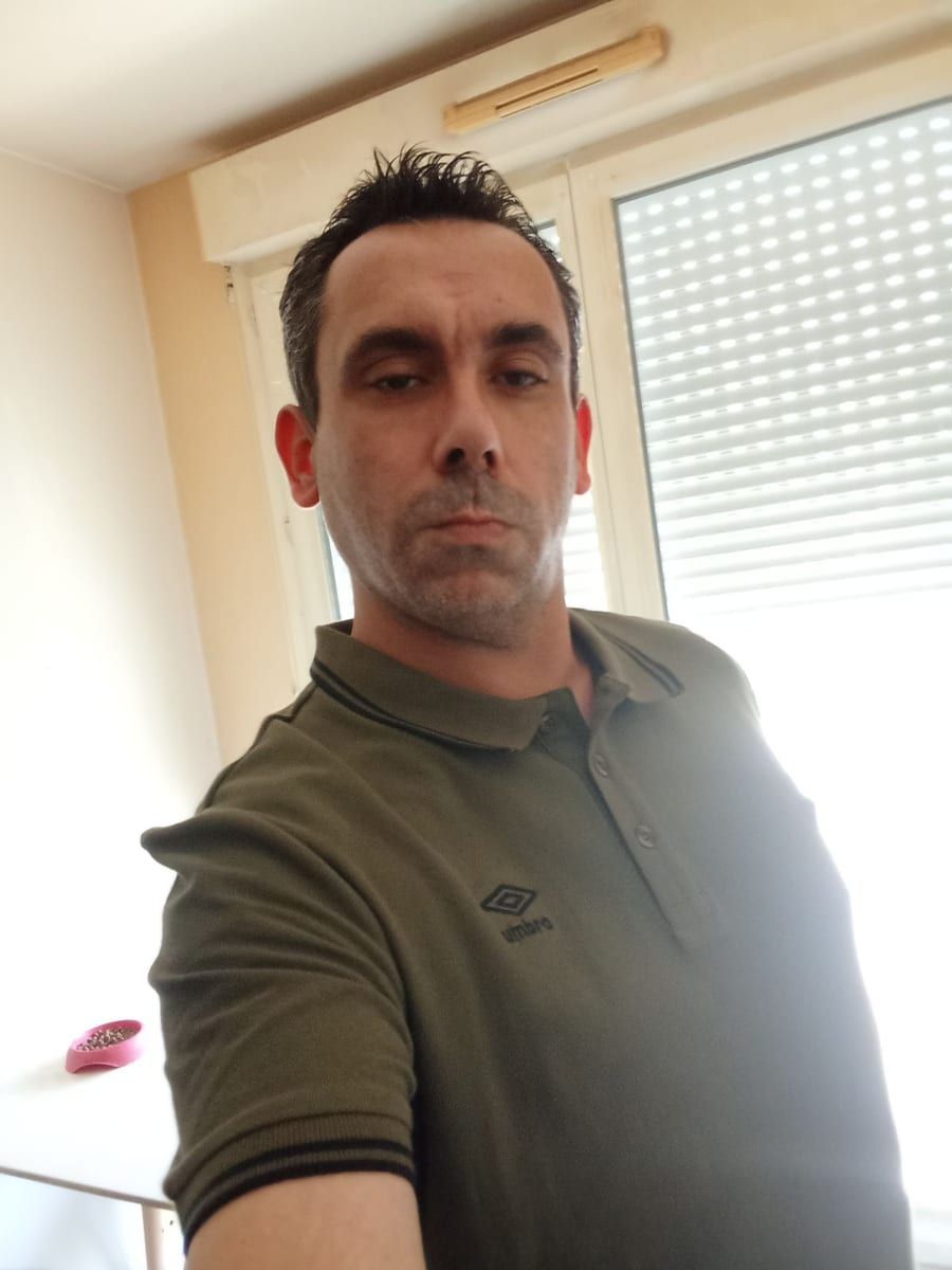 Profil de Elyott, 26 ans, Rencontre gay à Riffenmatt (Berne)