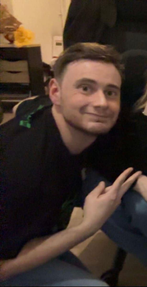 Bastian - Rencontre gay à Bäriswil BE Profil de Bastian, 38 ans, Rencontre gay à Bäriswil BE (Berne)