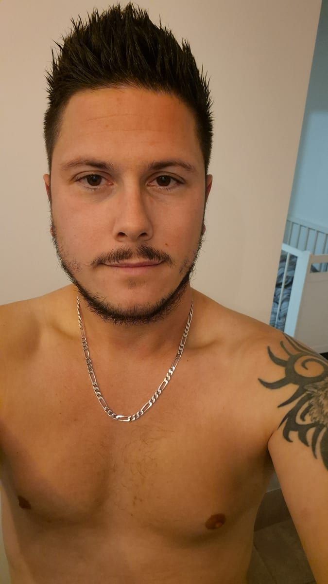 Rohan - Rencontre gay à Eschert Profil de Rohan, 42 ans, Rencontre gay à Eschert (Berne)