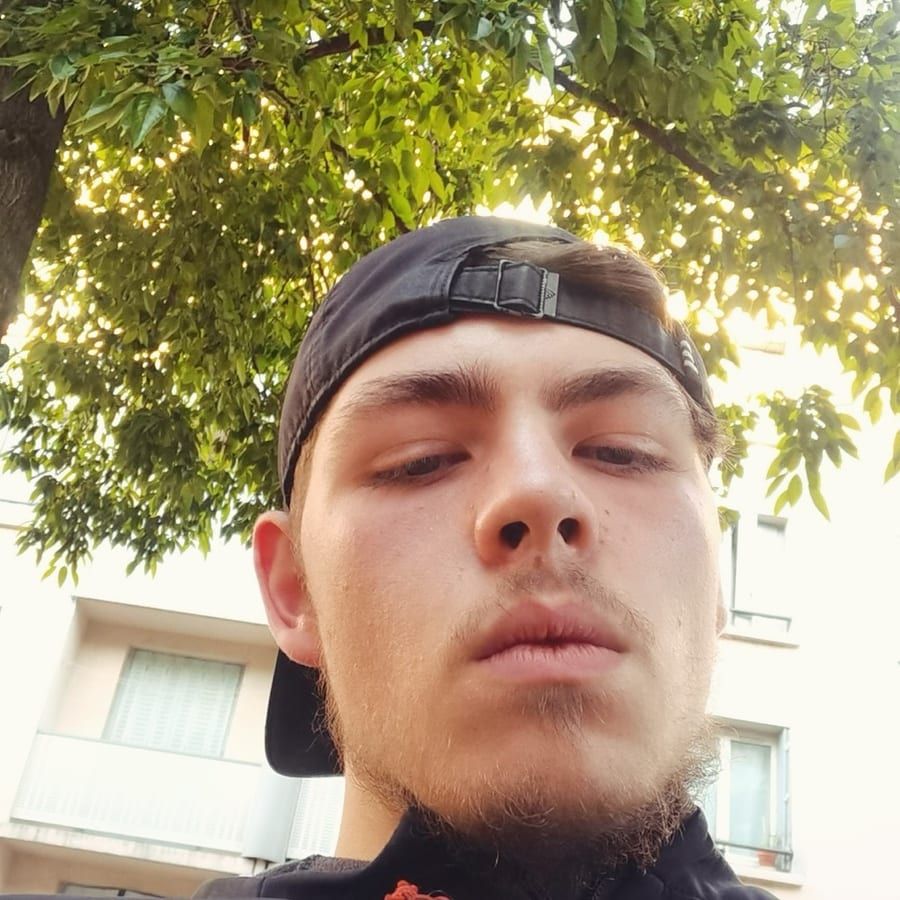 Oualid - Rencontre gay à Aefligen Profil de Oualid, 35 ans, Rencontre gay à Aefligen (Berne)